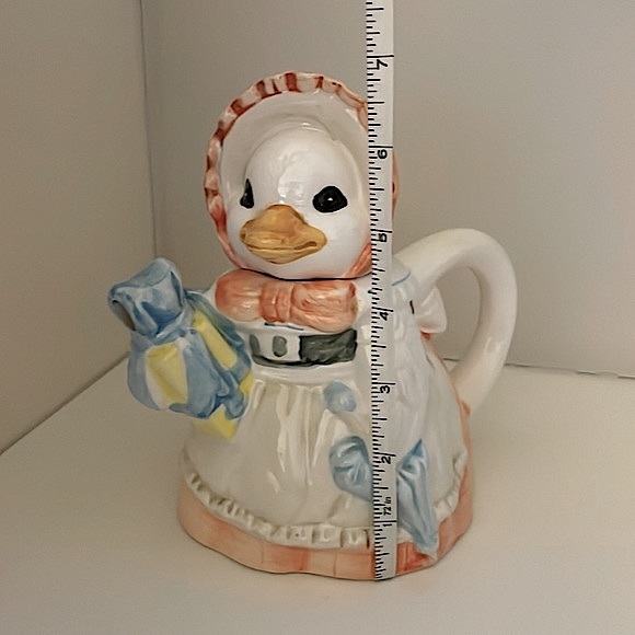 Adorable 2 piece ceramic teapot of a duck holding a present! Perfect for Easter! - Picture 13 of 13